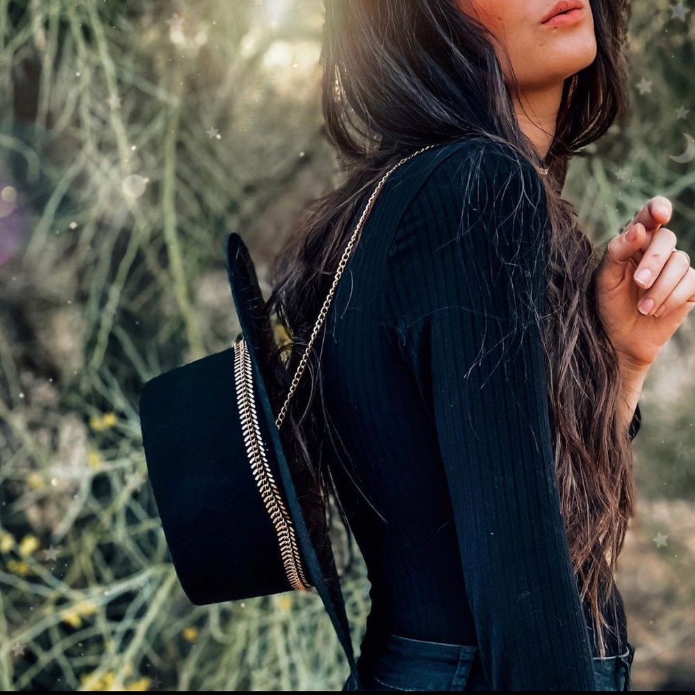Luna Bloom Black Hat